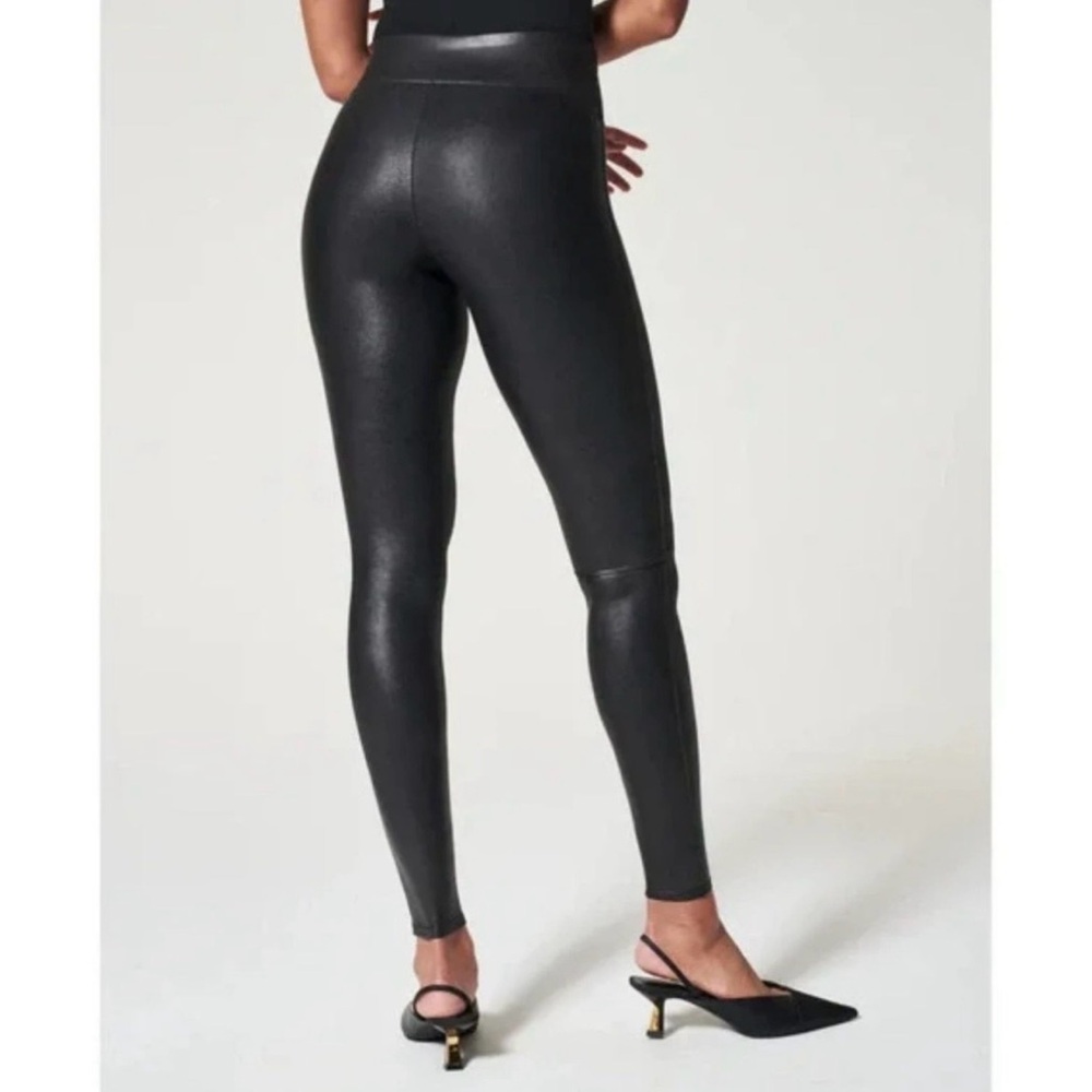 SPANX Shiny compression Black Leggings Sz small